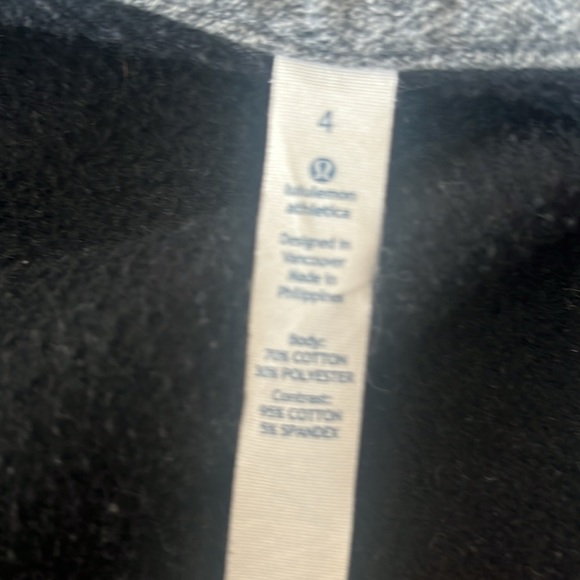 Excellent condition Lululemon size 4 scuba jacket in a graphite color - Picture 4 of 6